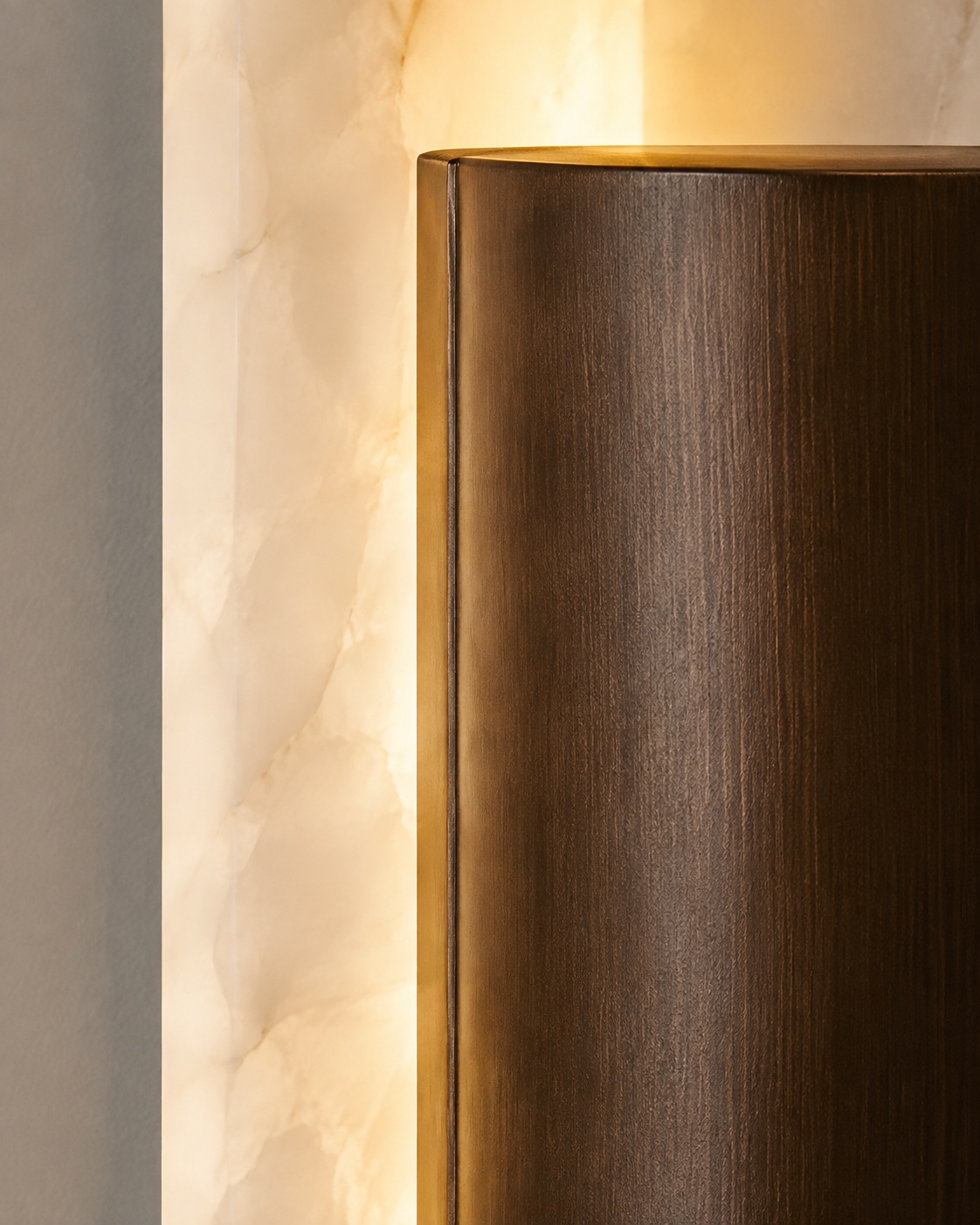 Curved wood-grain stainless-steel shade detail