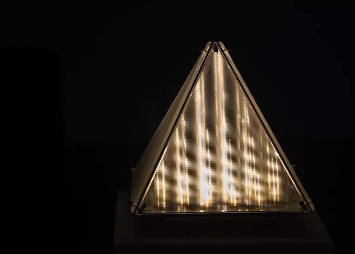 Fragment lamp illuminated prism detail