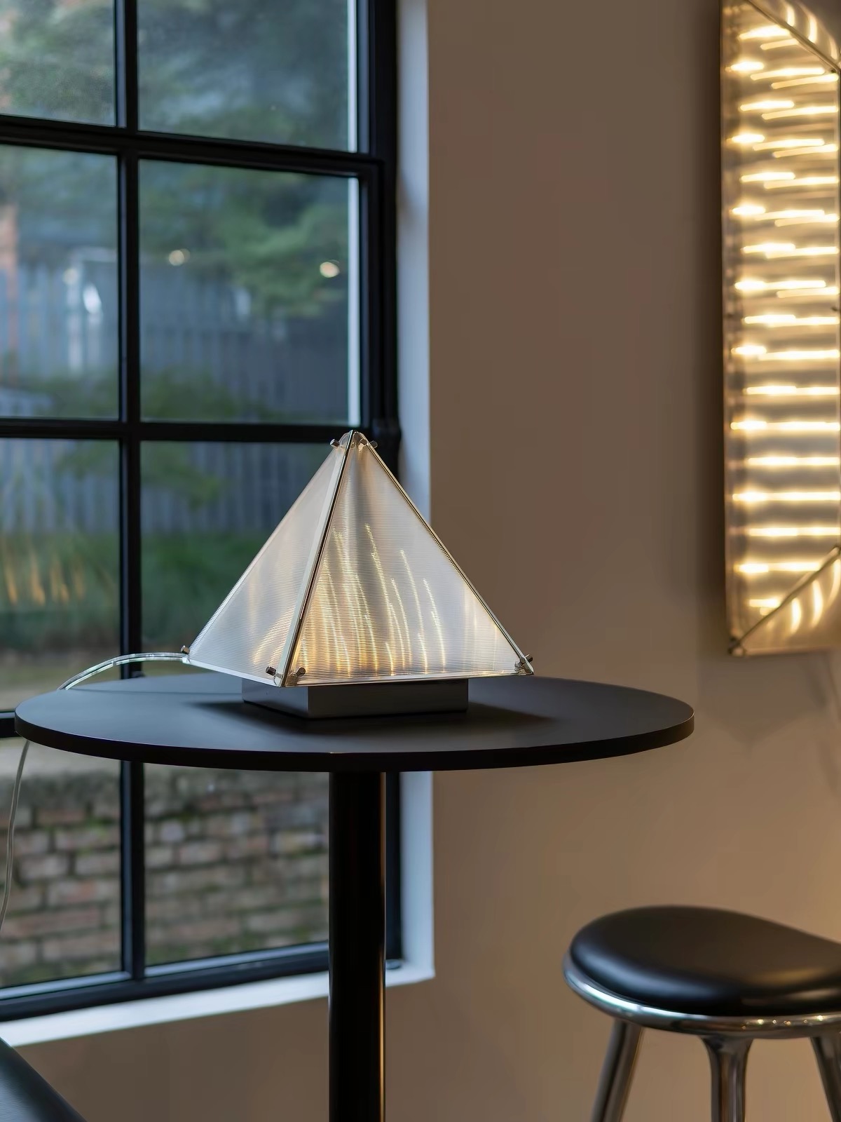 Fragment floor lamp material detail