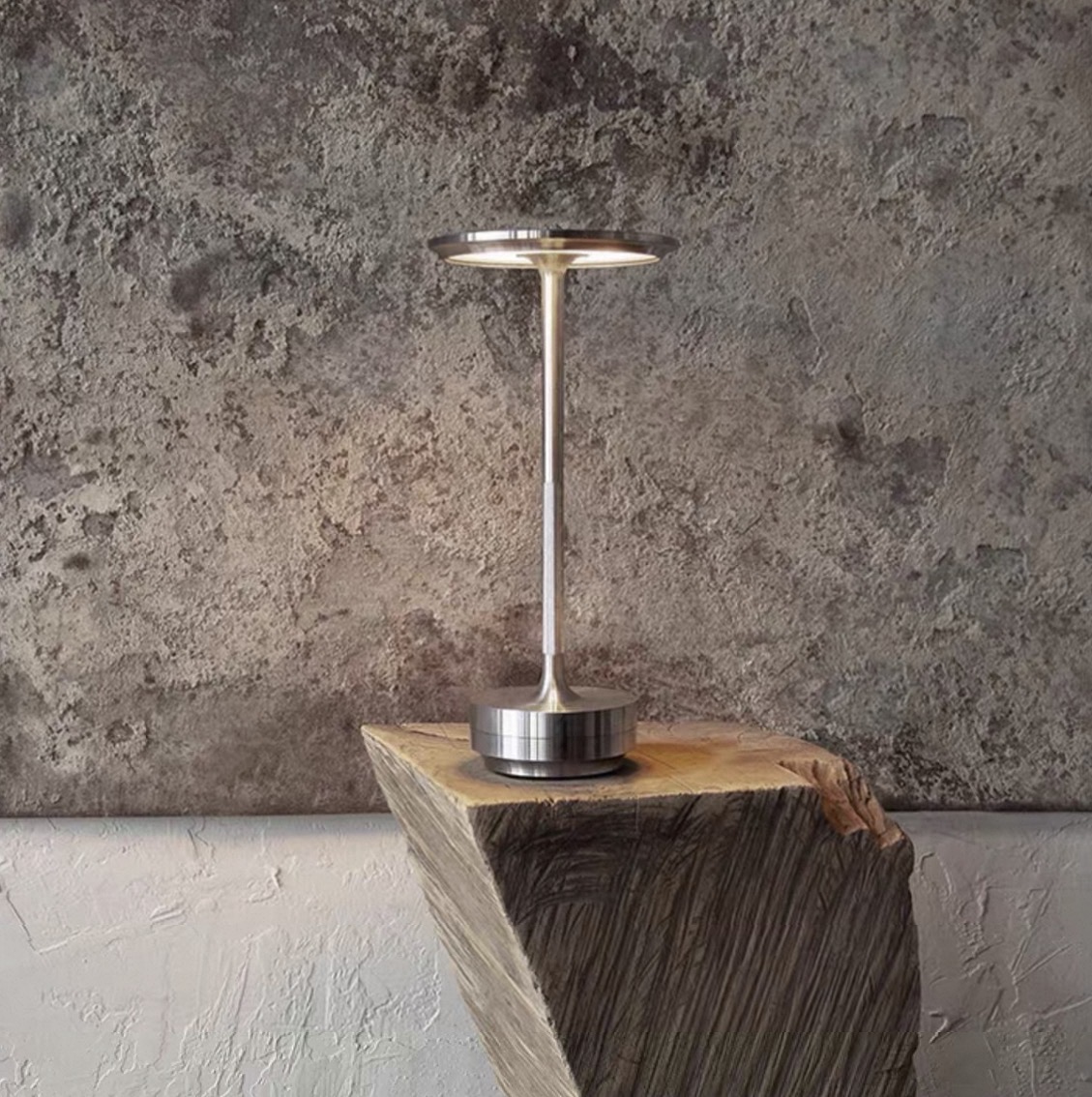 Aurelia Halo lamp lifestyle scene