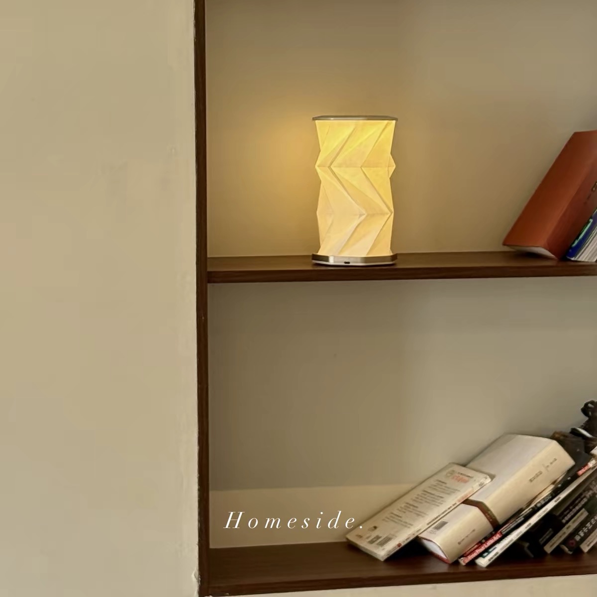 Ori Fold lamp in red finish