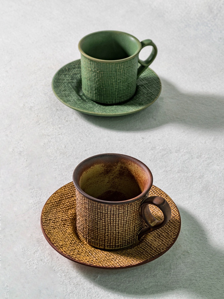 Detailed glaze